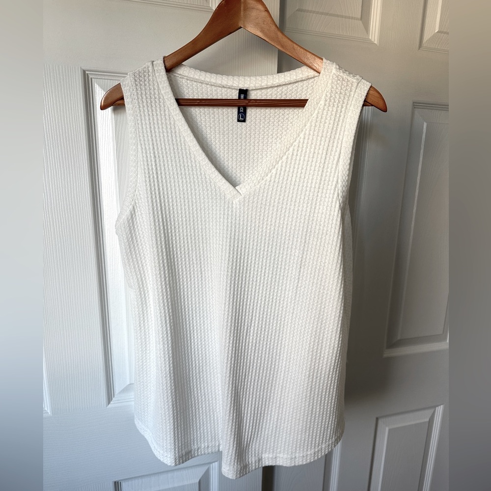 White Waffle Knit Tank Top — L